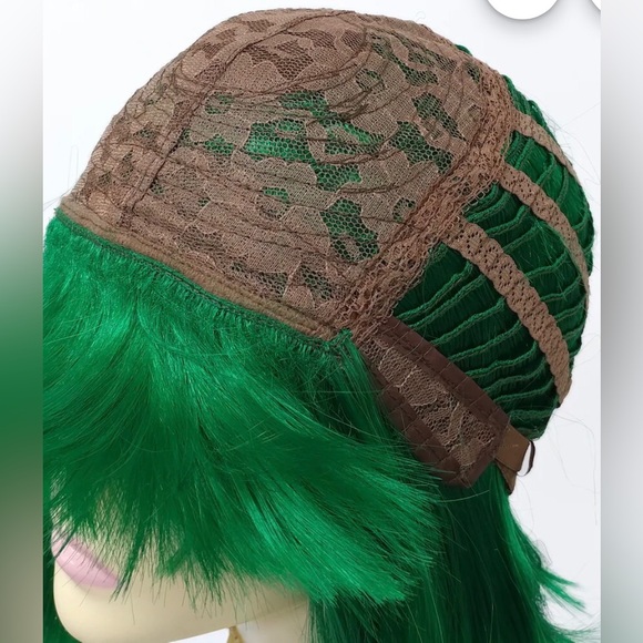 ParamountWigs dark green page boy bob wig - Picture 6 of 10